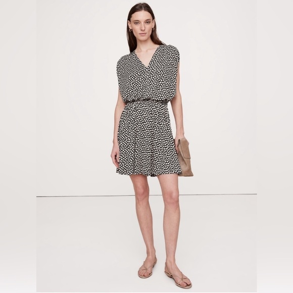 NWT! Banana Republic Black Jersey Knit Mini Dress - Multiple Sizes 🦦 - Picture 3 of 5